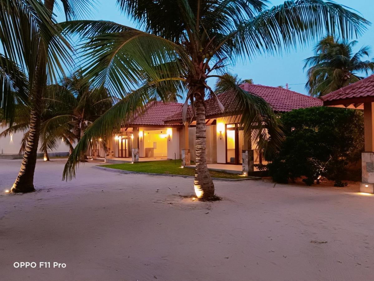 Blue Waves Kite Surfing Beach Resort Kalpitiya Bagian luar foto