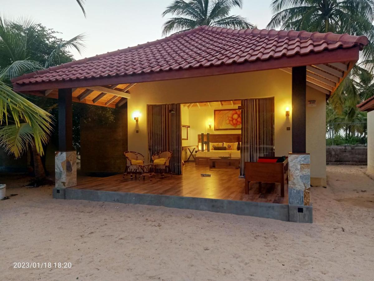Blue Waves Kite Surfing Beach Resort Kalpitiya Bagian luar foto