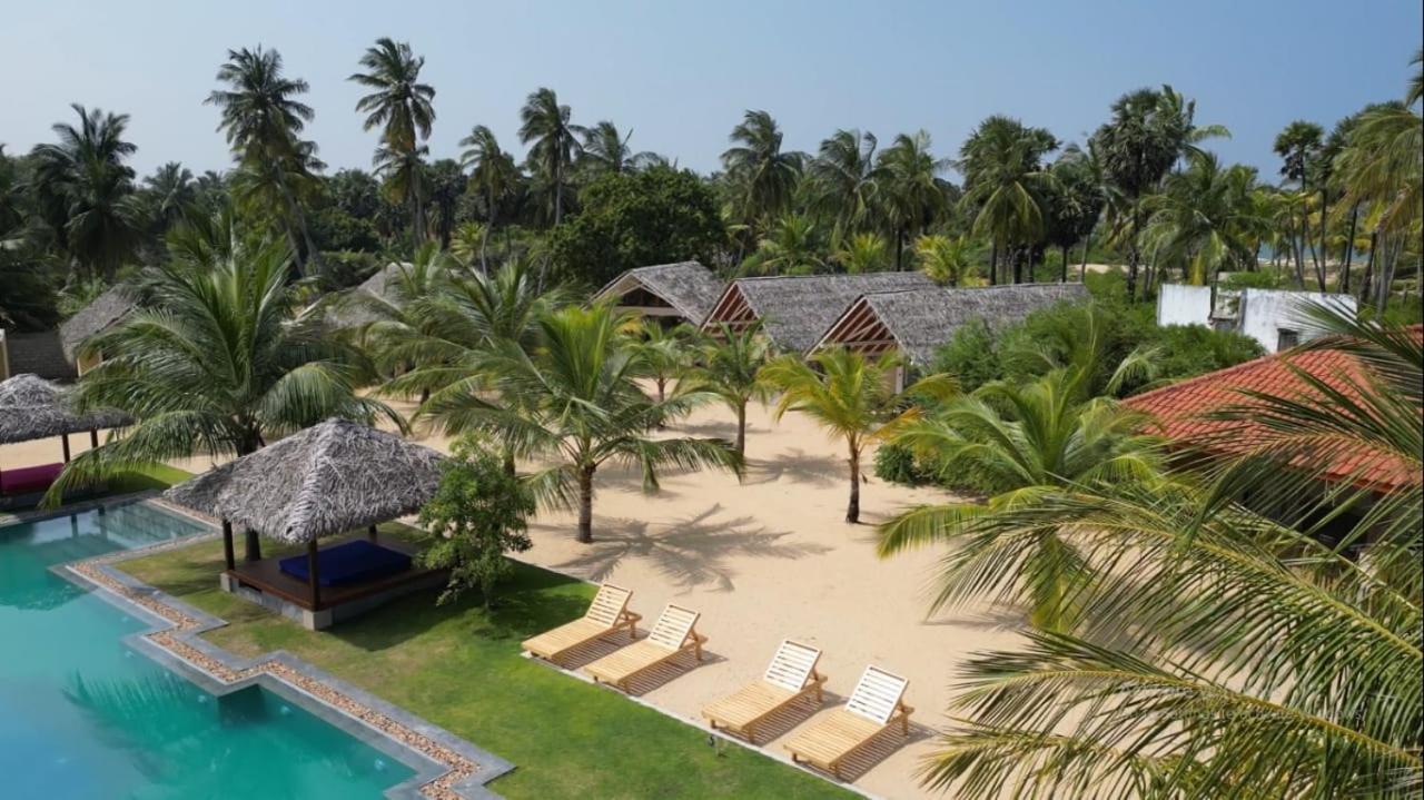 Blue Waves Kite Surfing Beach Resort Kalpitiya Bagian luar foto