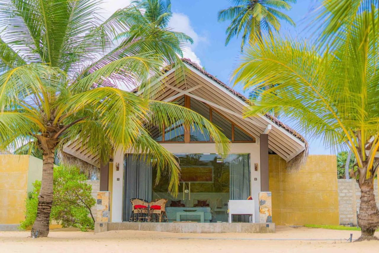 Blue Waves Kite Surfing Beach Resort Kalpitiya Bagian luar foto