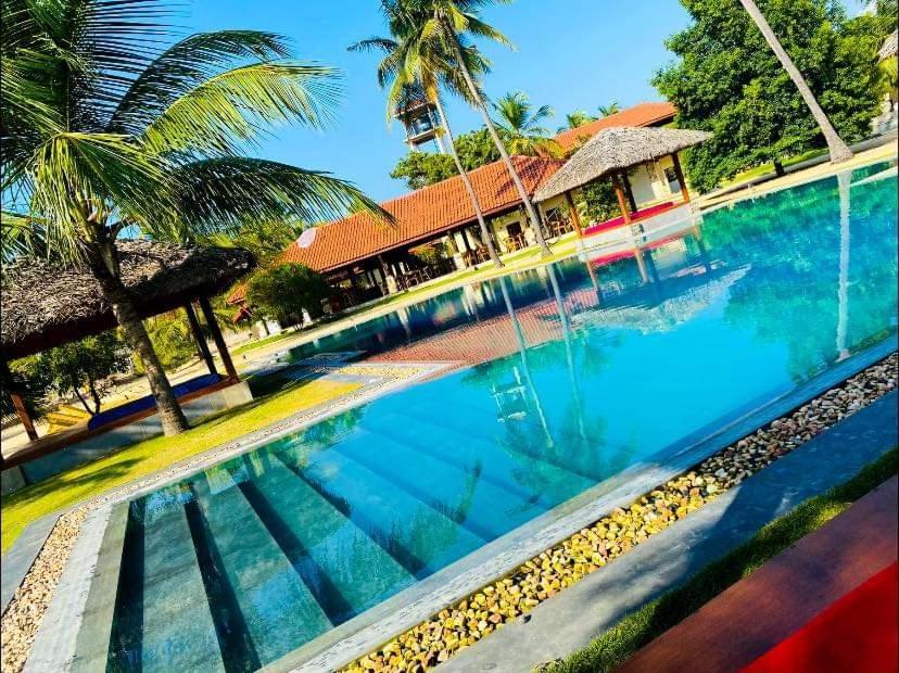 Blue Waves Kite Surfing Beach Resort Kalpitiya Bagian luar foto