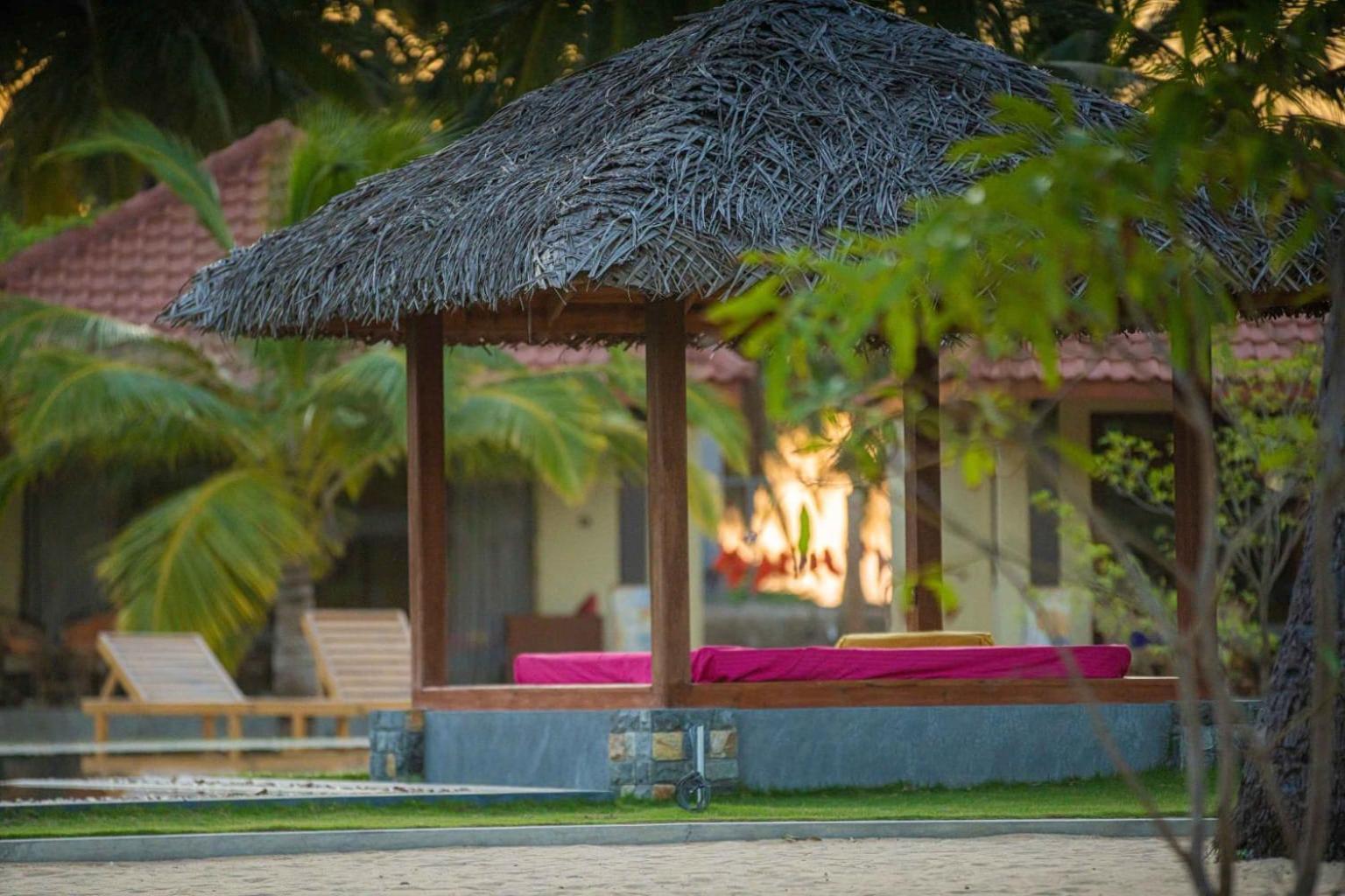 Blue Waves Kite Surfing Beach Resort Kalpitiya Bagian luar foto