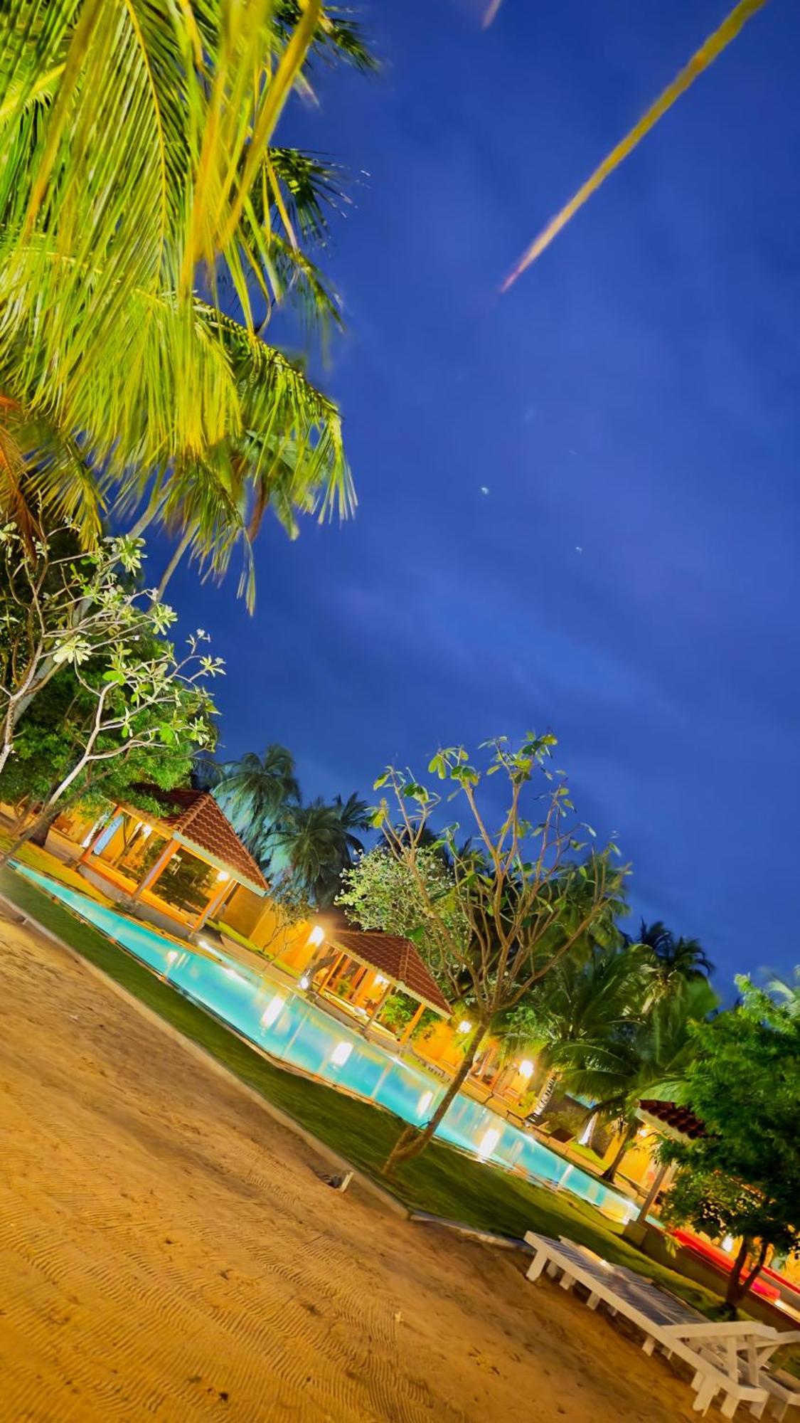 Blue Waves Kite Surfing Beach Resort Kalpitiya Bagian luar foto